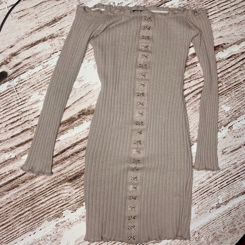 OFF-SHOULDER DRESS